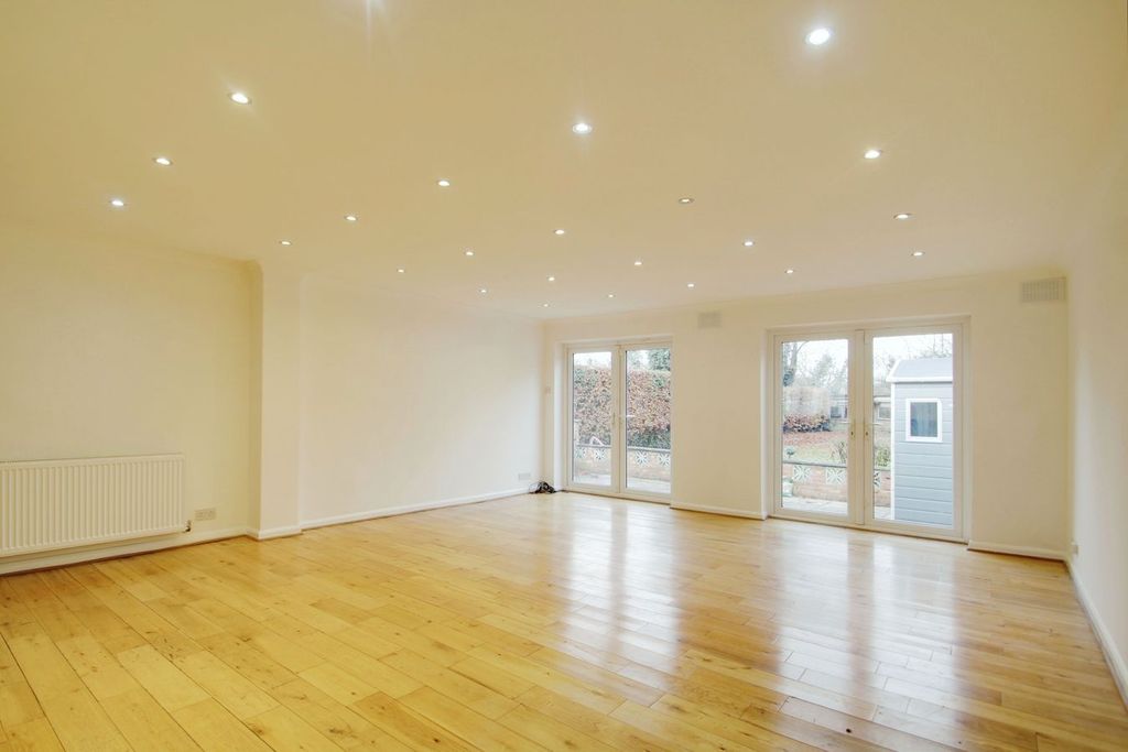 Property photo 2 of 24