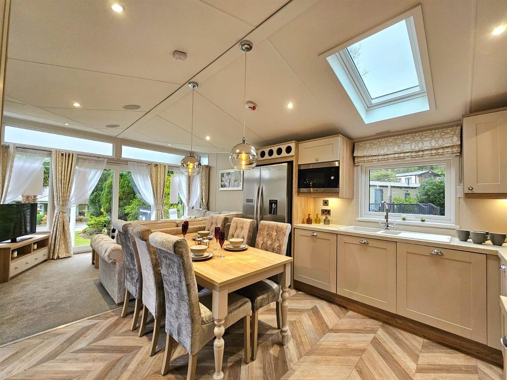 Property photo 1 of 25 Kitchen/Diner