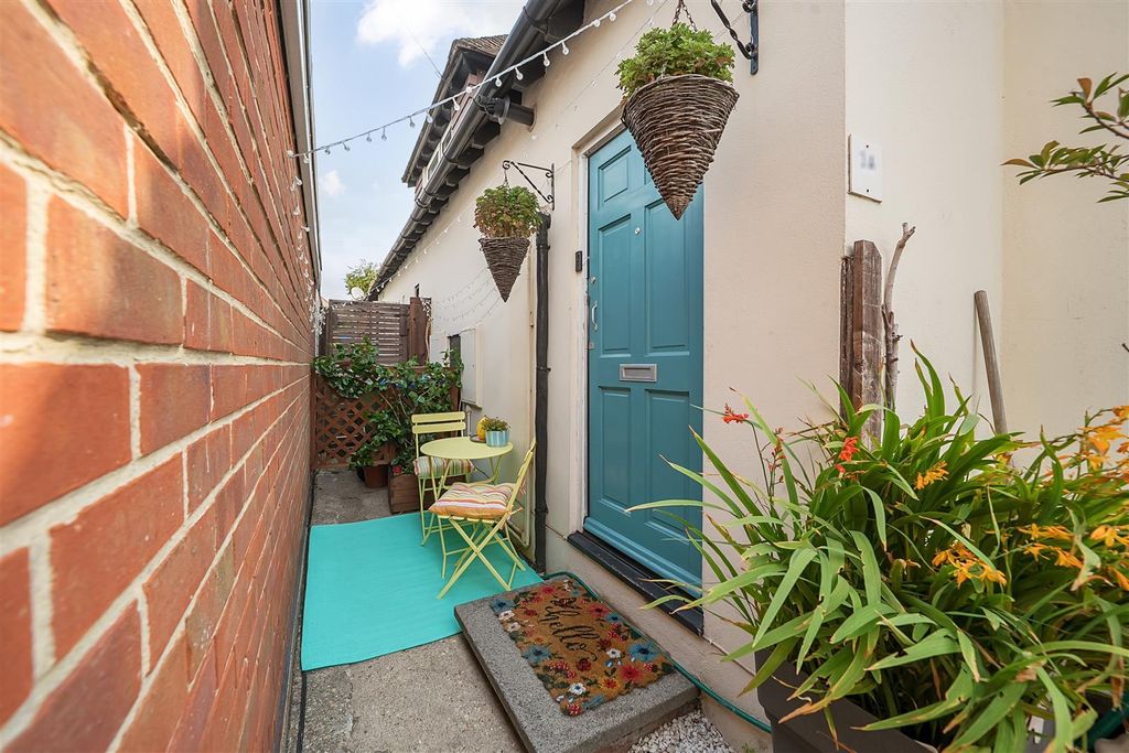 Property photo 1 of 16 Outsdie