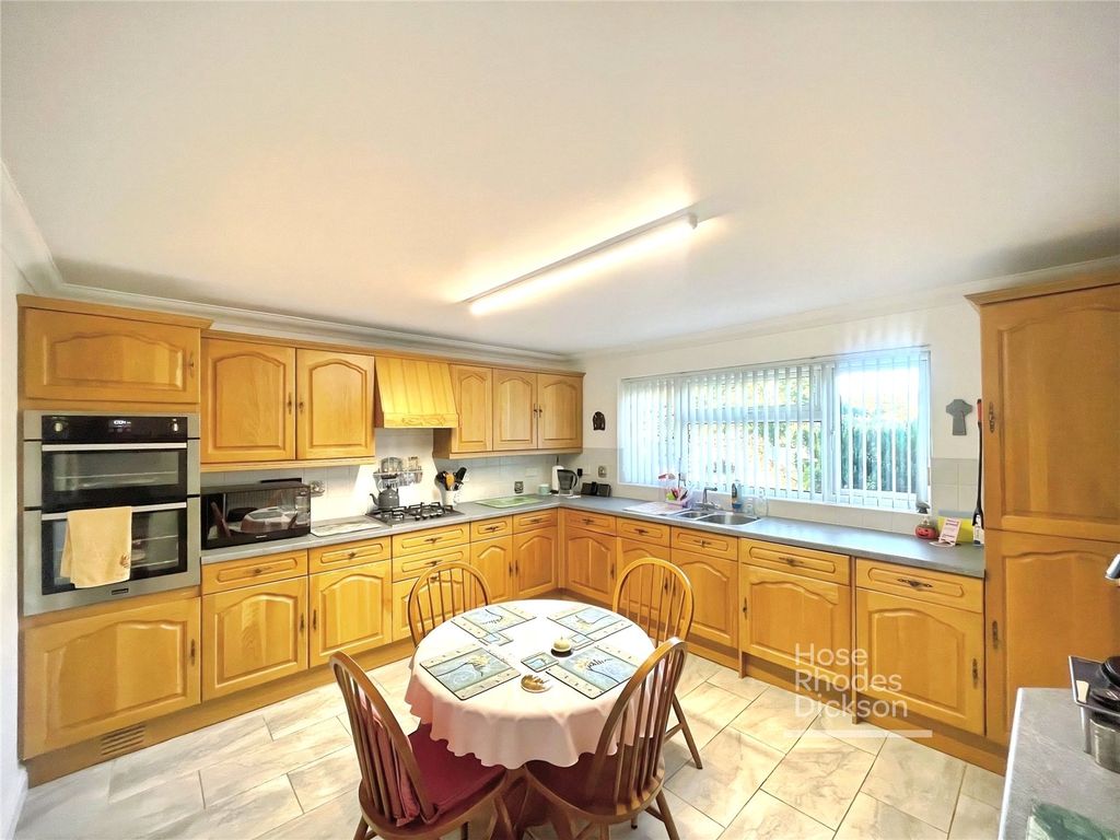 Property photo 3 of 17 Picture No. 18