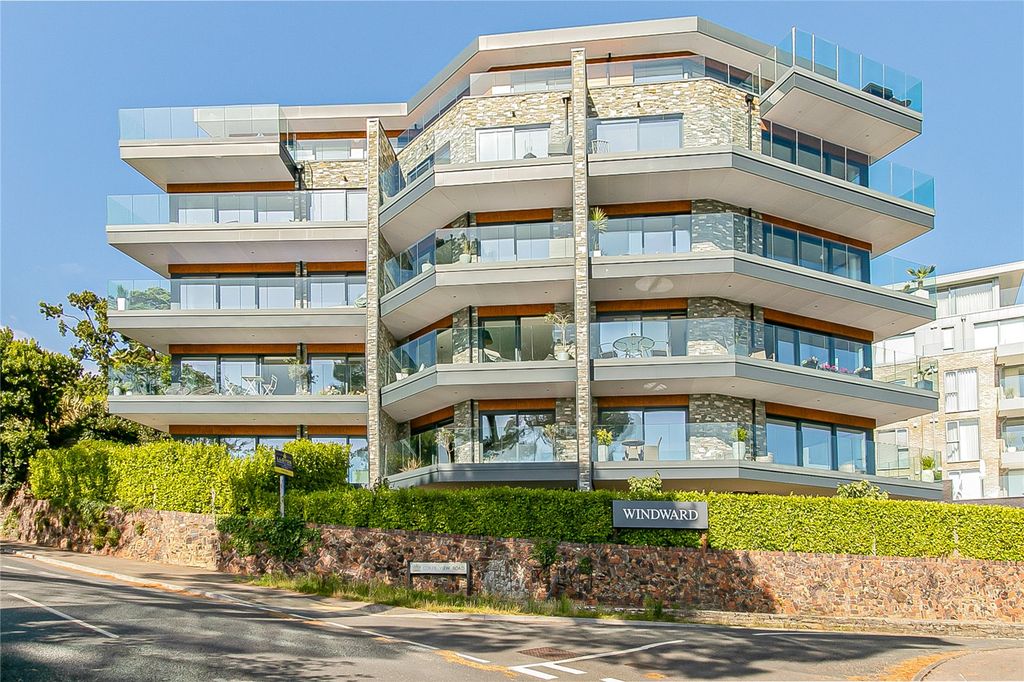 Property photo 1 of 22 Windward, Alton Road