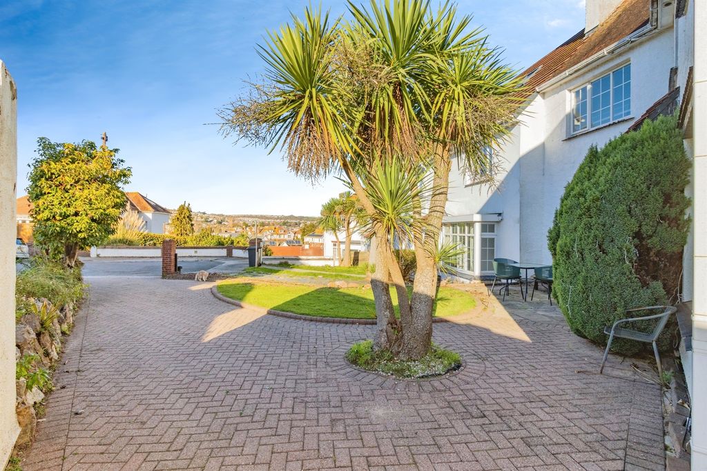 Property photo 3 of 34