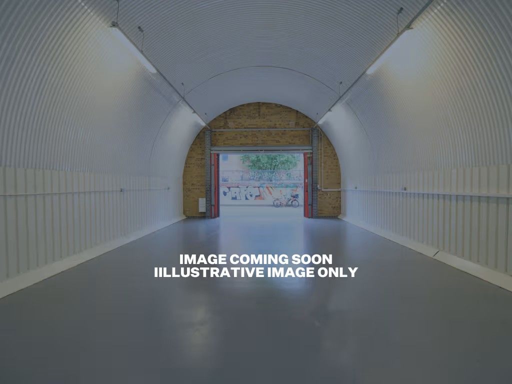 Property photo 1 of 2 The Front Of An Arch.