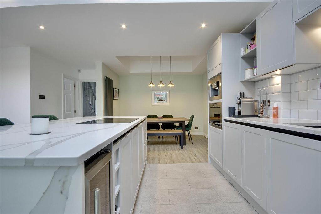 Property photo 3 of 24 Cafa06Af-0B24-4Ddb-Aaf8-B2Bdabab99E8_1_201_A.Jpeg