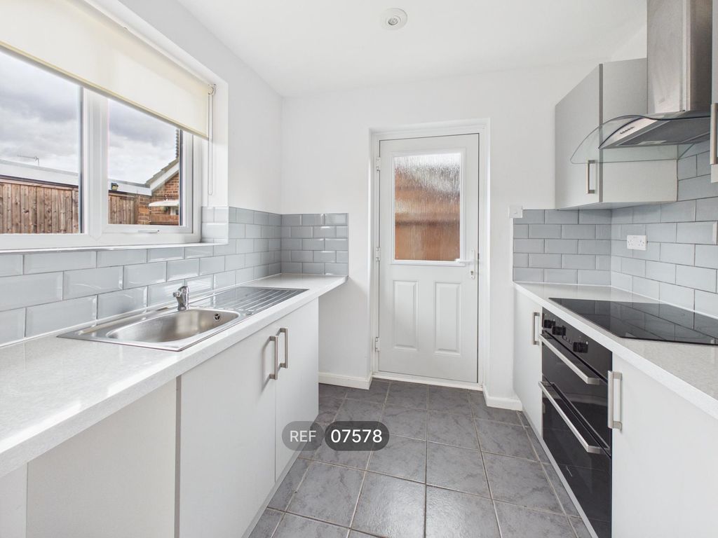 Property photo 3 of 14 Kitchen