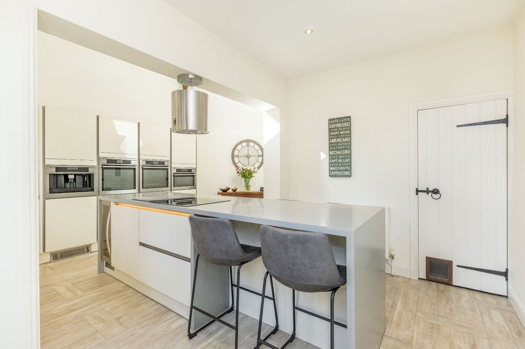 Property photo 3 of 32 Dining Kitchen