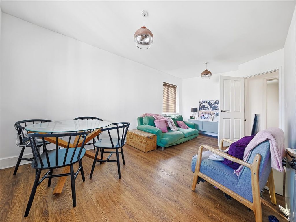 Property photo 3 of 18 7 Wickets (27).Jpg