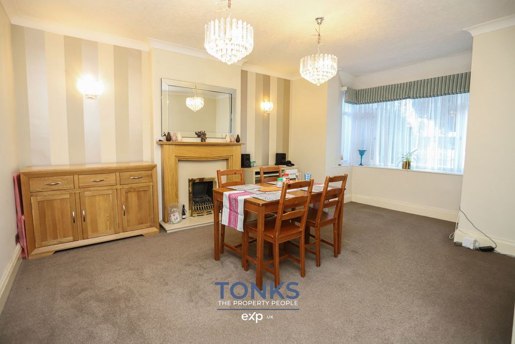 Property photo 2 of 28