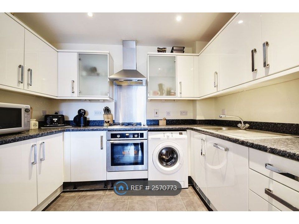 Property photo 3 of 8 Open Integrated Kitchen