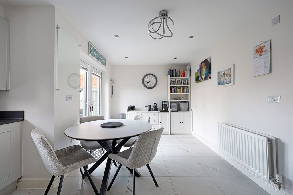 Property photo 3 of 26 4865625