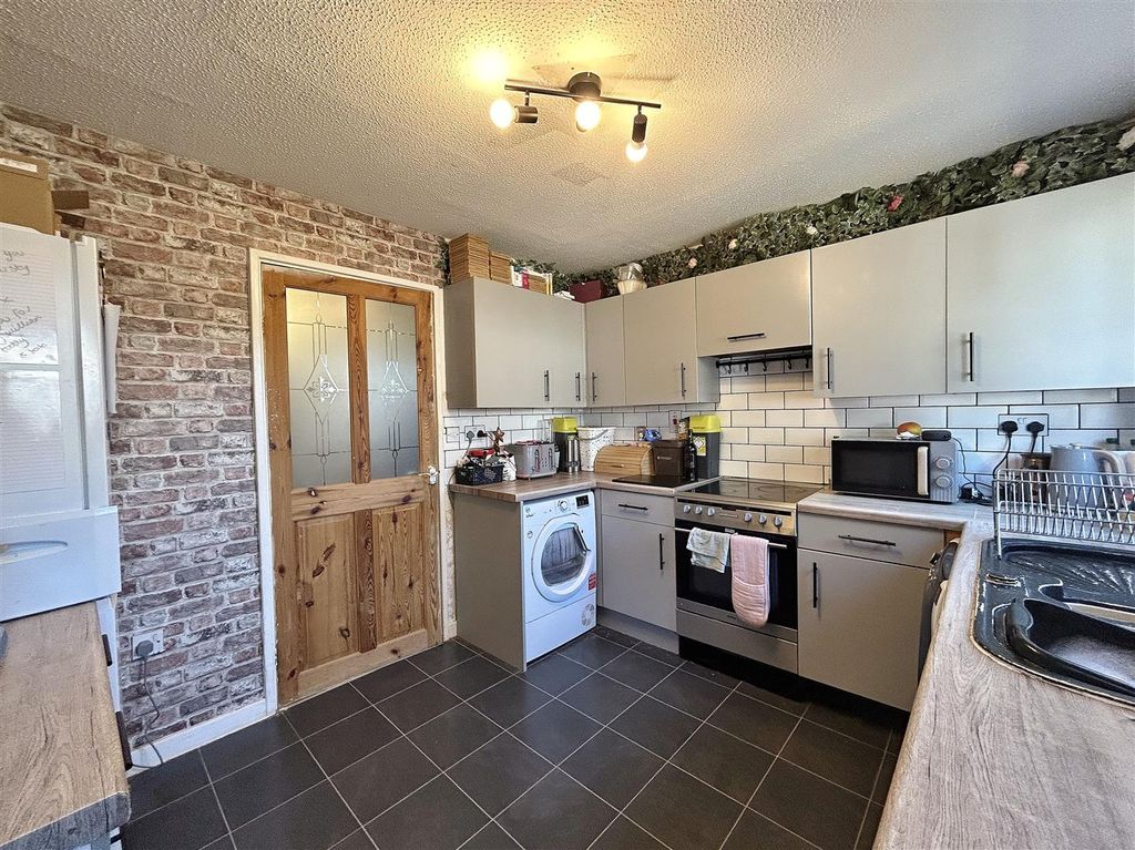 Property photo 2 of 21 Kitchen
