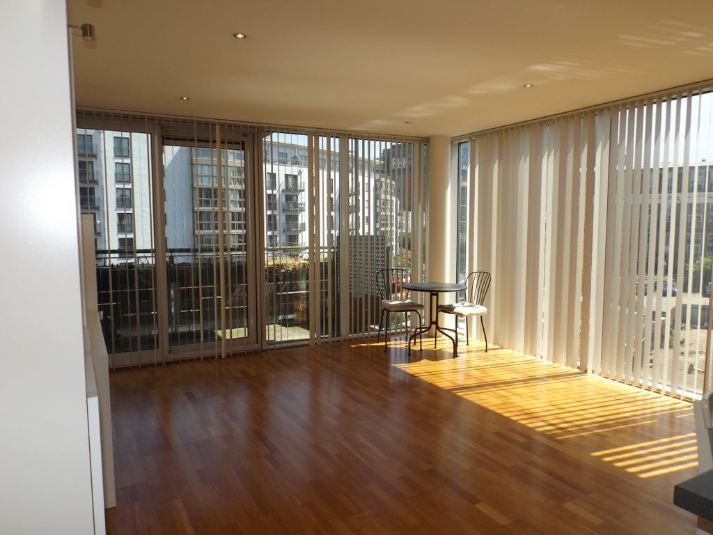 Property photo 1 of 8 Lounge