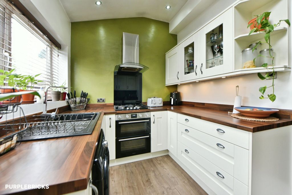 Property photo 2 of 20 Kitchen