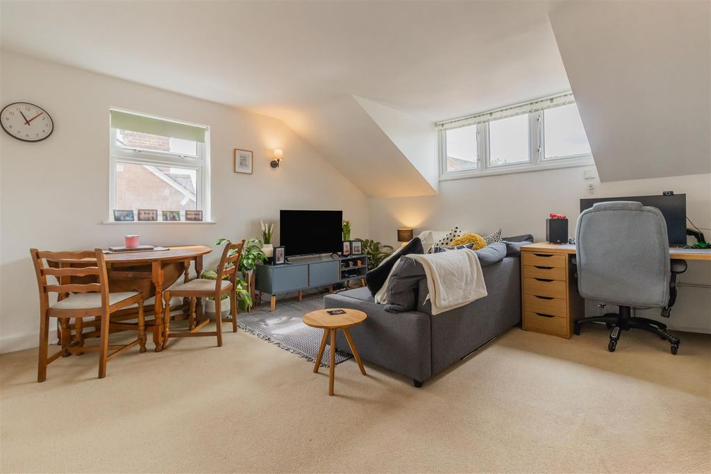 Property photo 3 of 18