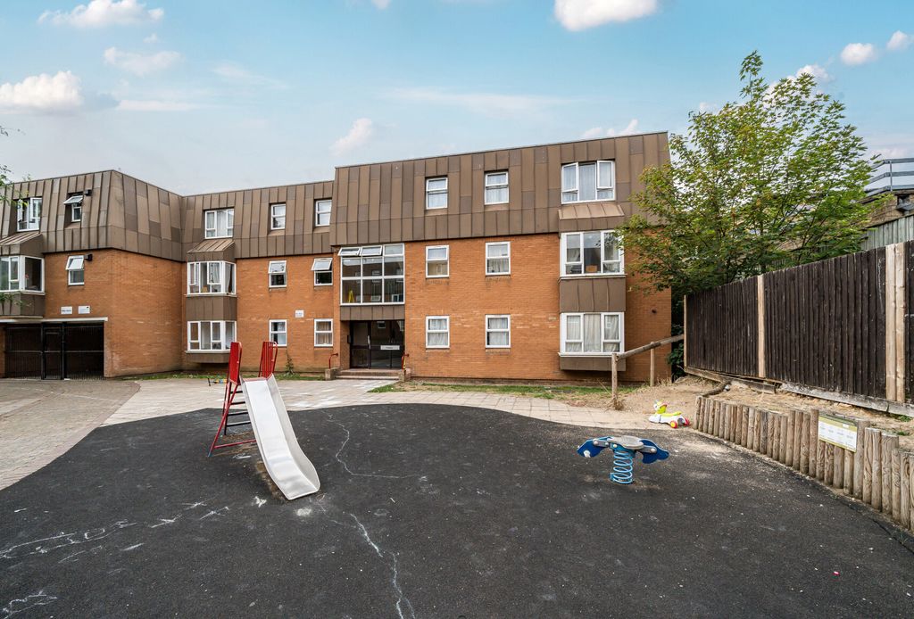 Property photo 1 of 10 1340654-2-689E1Cb...