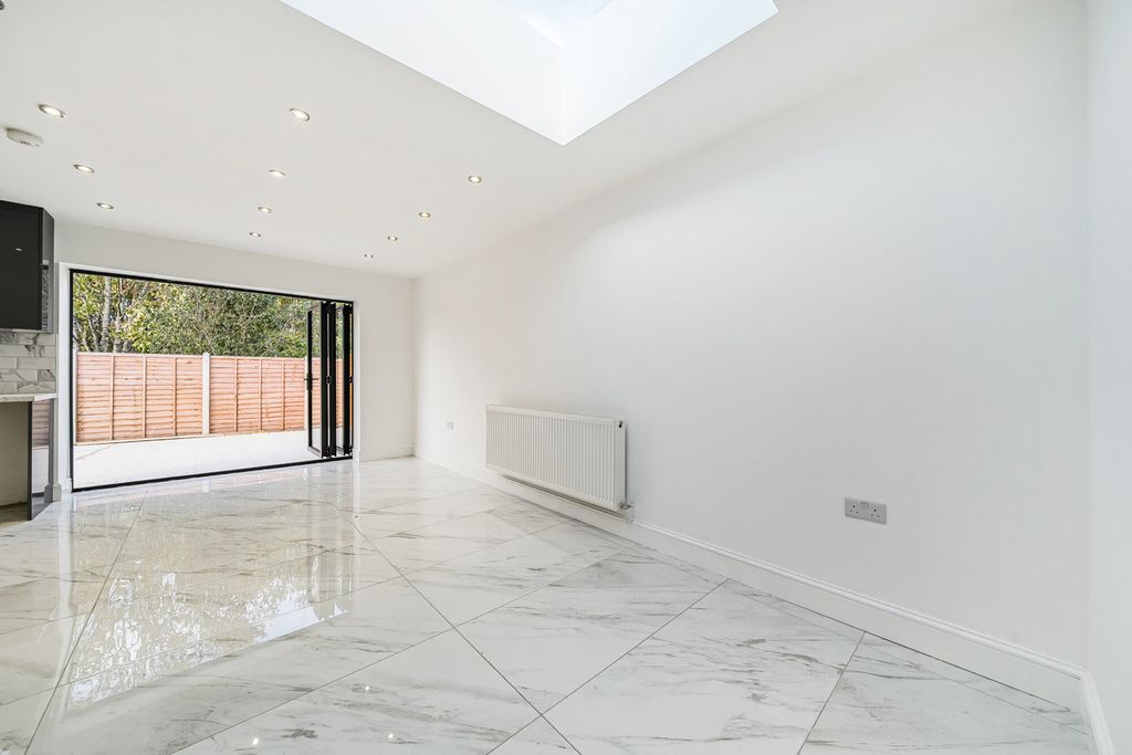 Property photo 2 of 24 Reception