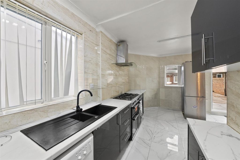 Property photo 2 of 16 Dsc_2370 (1).Jpg