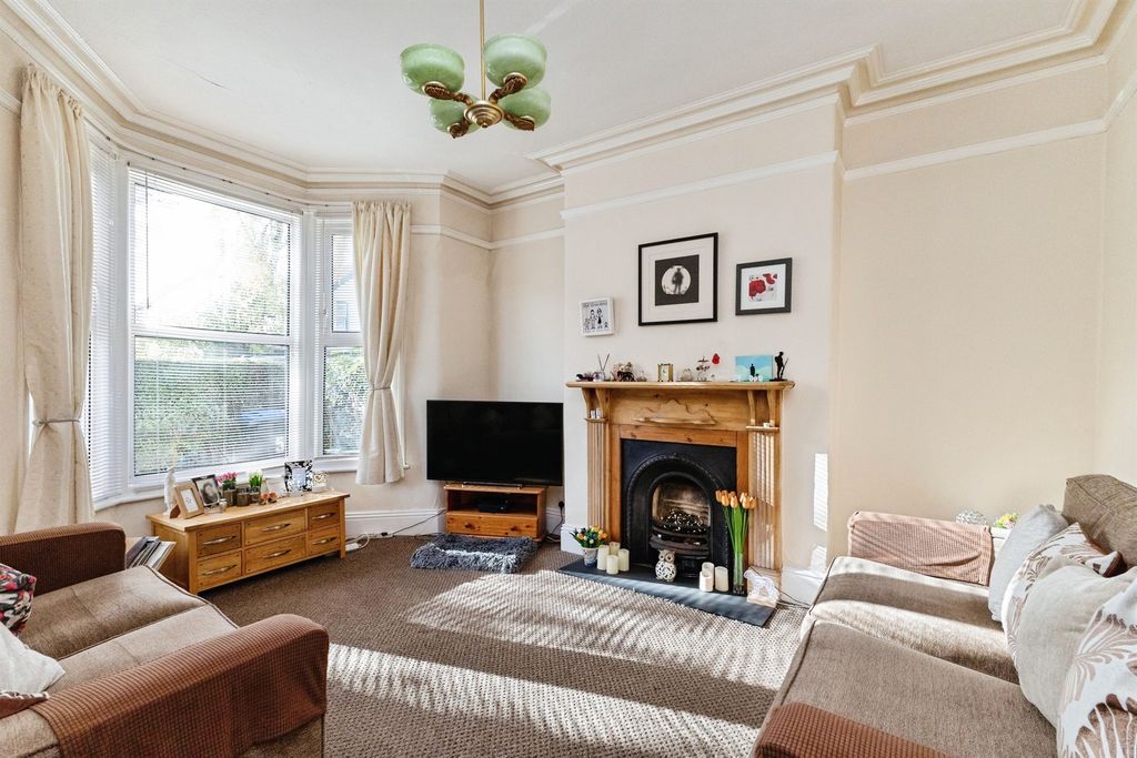 Property photo 2 of 17