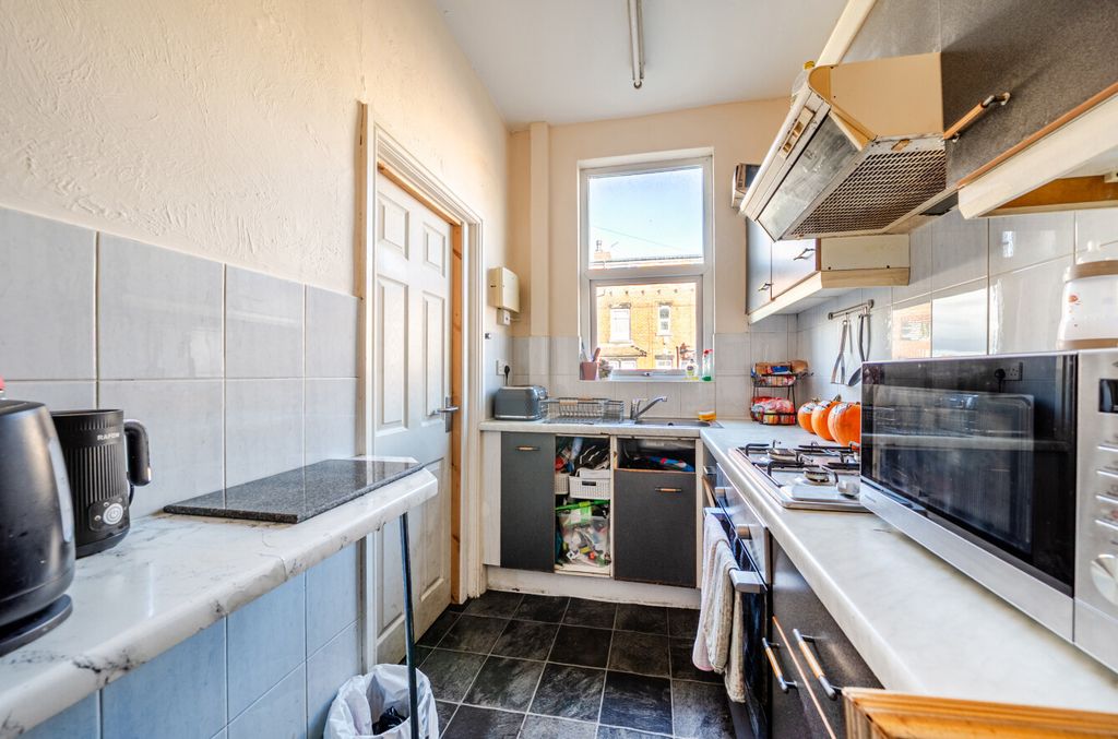 Property photo 2 of 14 Kitchen