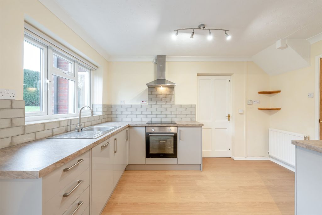 Property photo 2 of 27