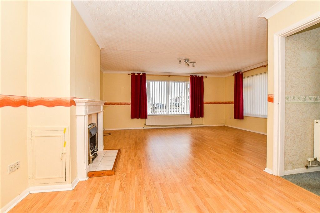 Property photo 3 of 14 Lounge