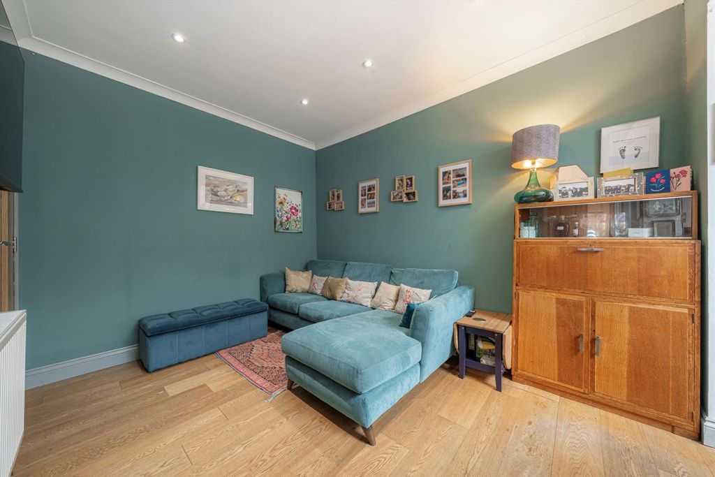 Property photo 3 of 8