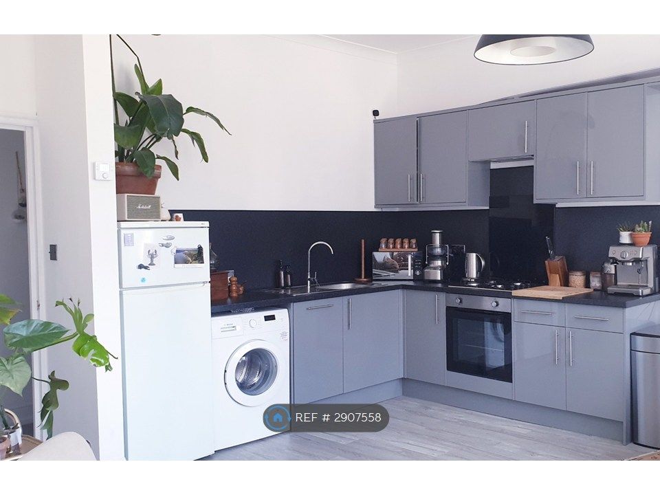 Property photo 2 of 7 Kitchen