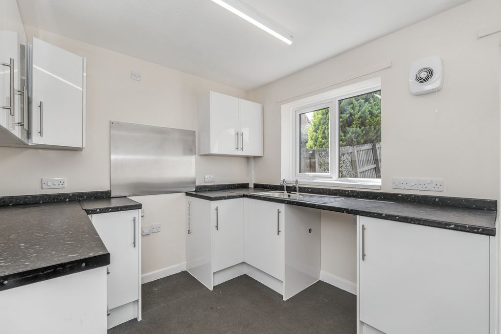 Property photo 3 of 22 9 Sevenoaks Drive, Great Lever, Bolton, Greater Manchester, Bl3 3Ed