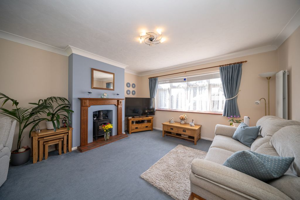 Property photo 3 of 27