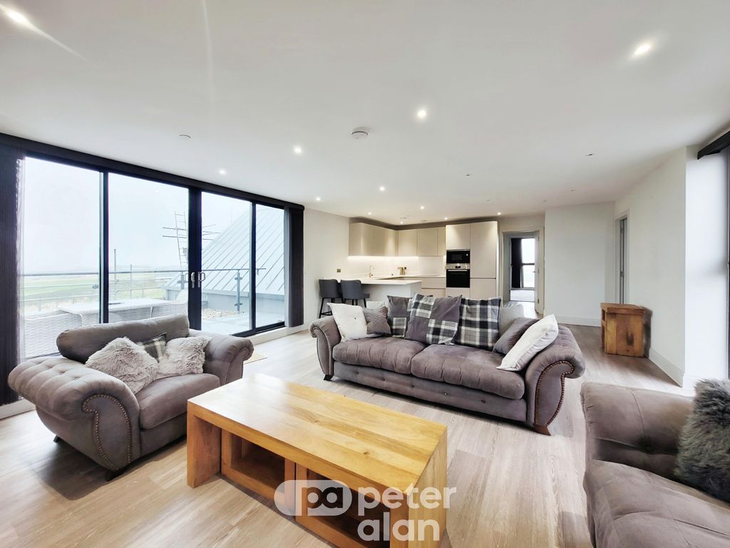 Property photo 2 of 18 Balcony