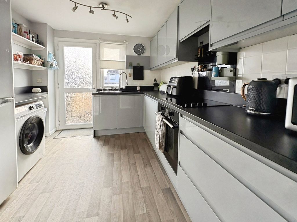 Property photo 3 of 18 Picture No. 16