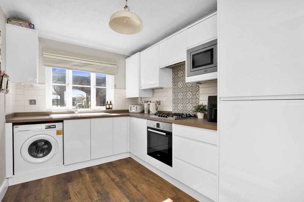 Property photo 2 of 20