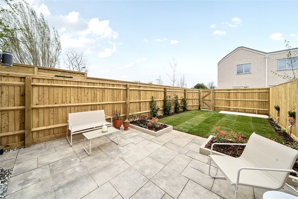 Property photo 2 of 16 Picture No. 17