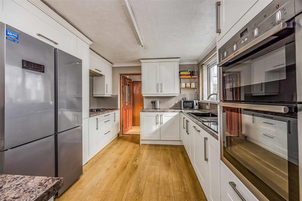 Property photo 3 of 26 105 Meon Road, Southsea-Small-Porticomarketing-Sol