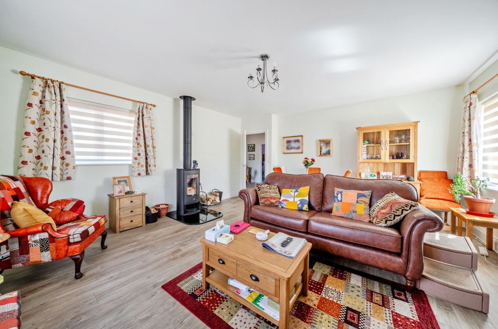 Property photo 3 of 23 33-6A745952E1c9E-1500402-19Fd67385F7Ed-33-33