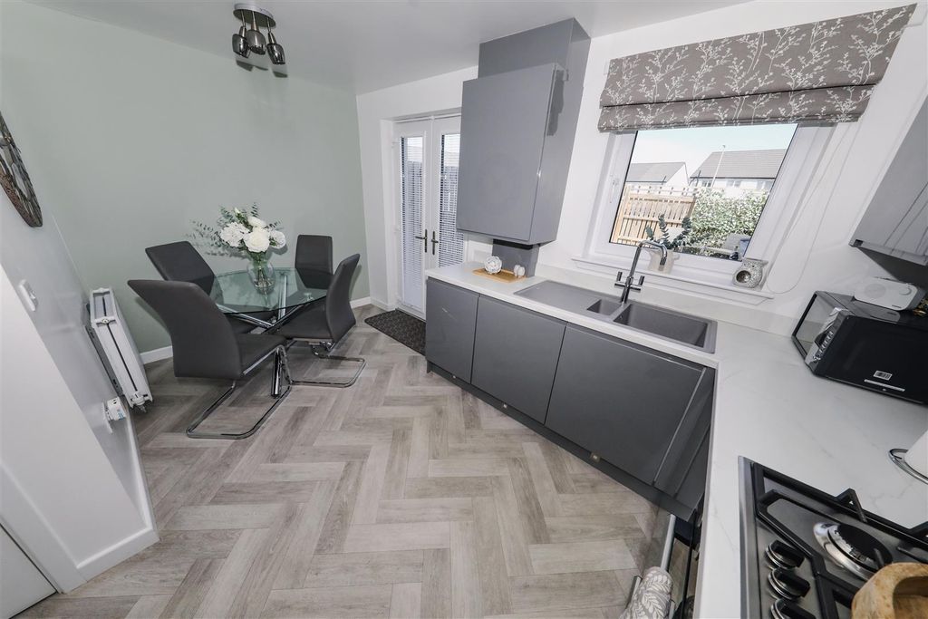 Property photo 3 of 19 c