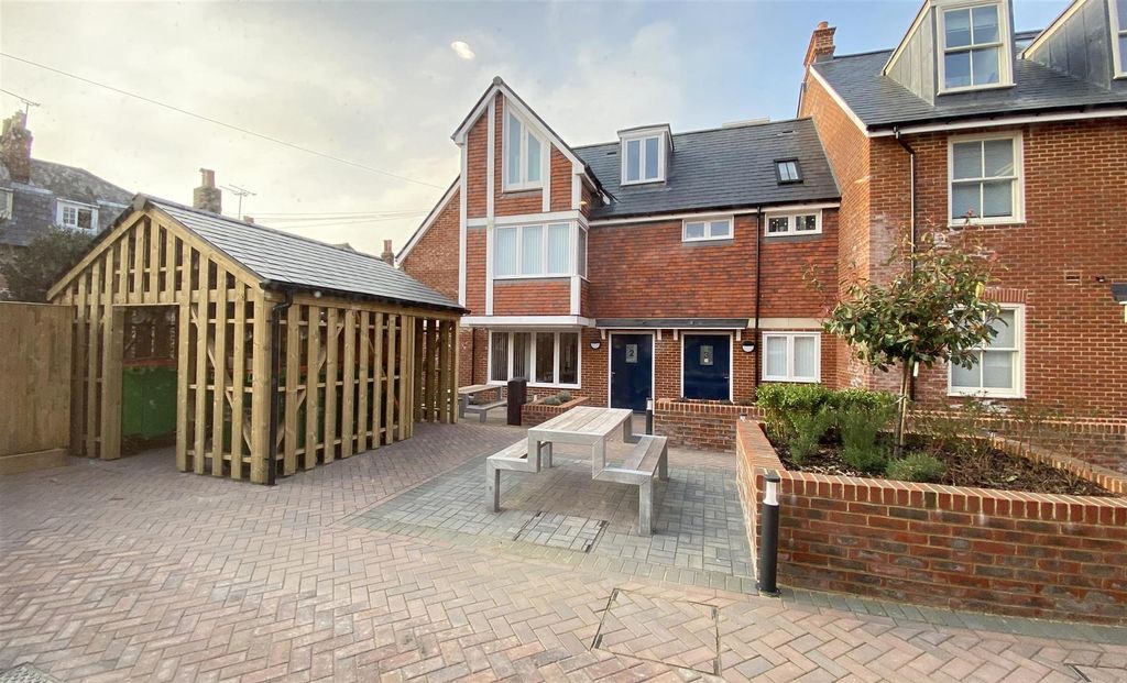 Property photo 1 of 8 Modern Brick House With Inviting Outdoor Seating...