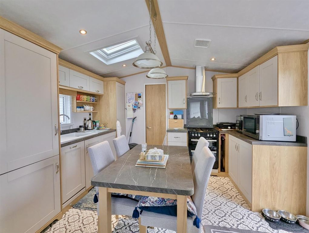 Property photo 2 of 14 2Bbbc3A6-0194-4d8A-91ba-765Bb57E360A.Jpeg