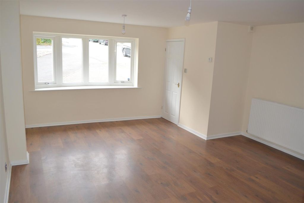 Property photo 3 of 16 Lounge2.Jpg