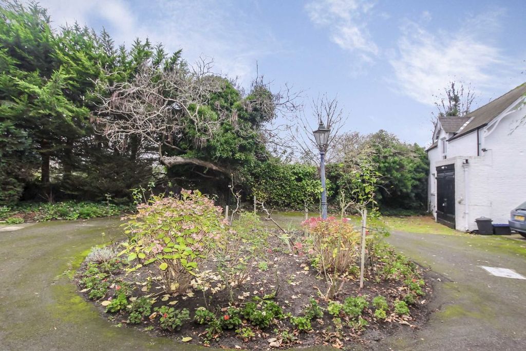 Property photo 1 of 4