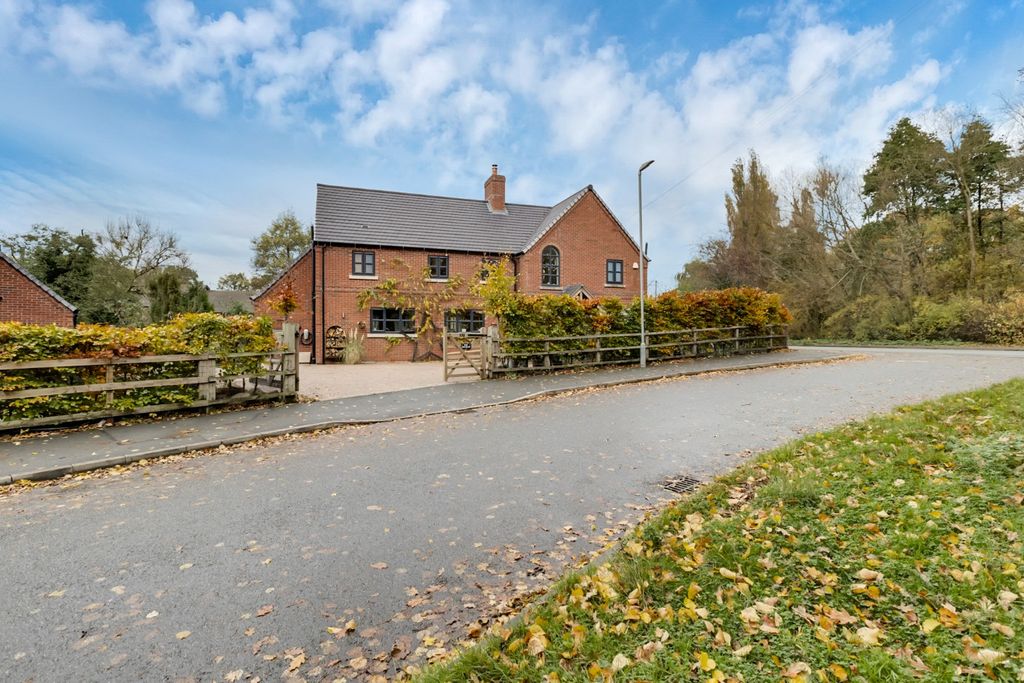 Property photo 2 of 41 4638102