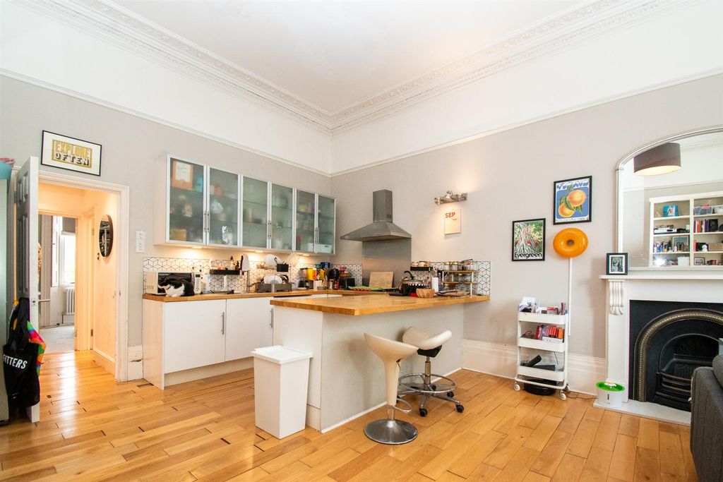 Property photo 3 of 14 Kitchen