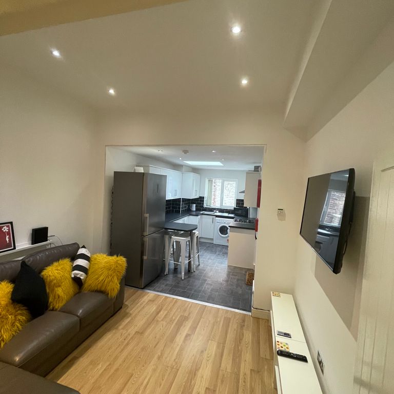 Property photo 1 of 5 Open-Plan Living!