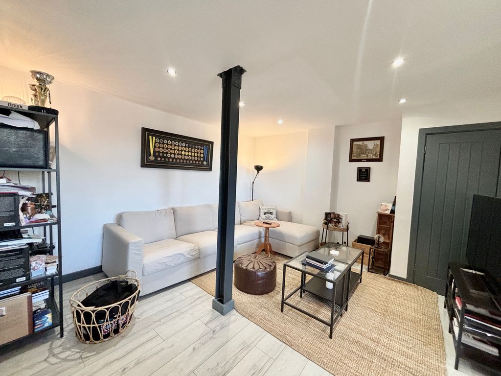 Property photo 2 of 12 Living Room