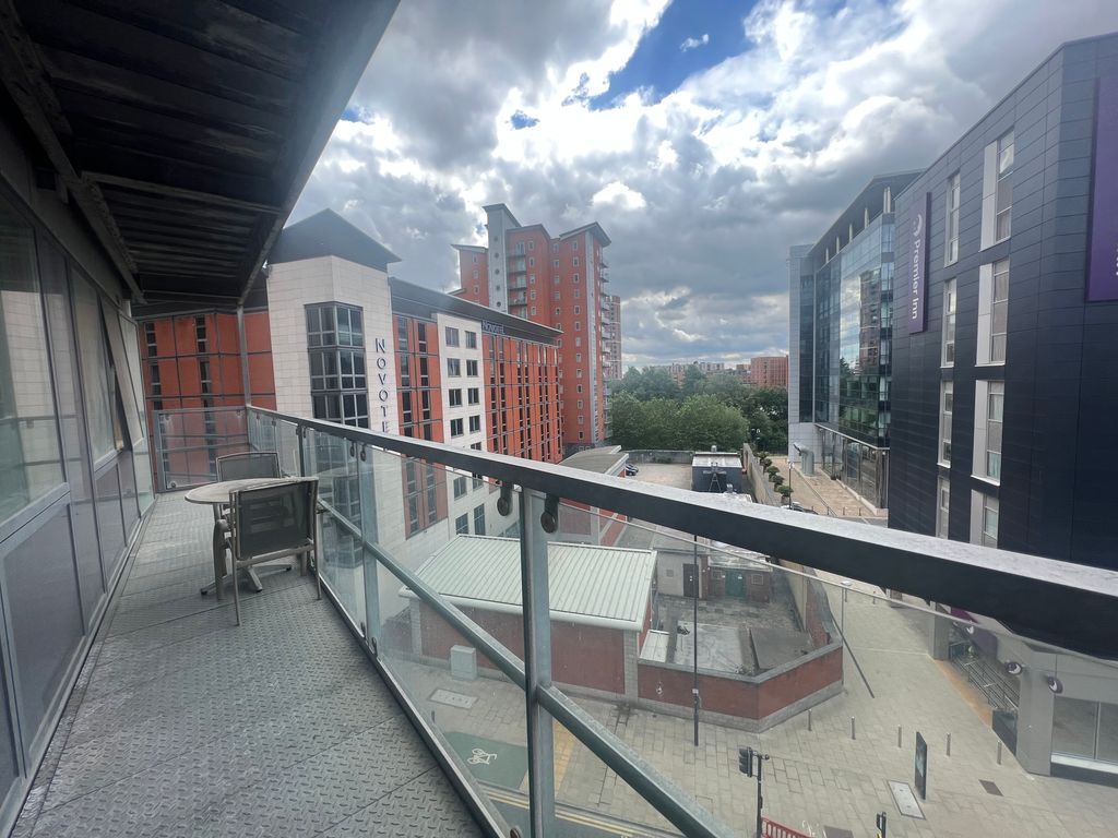 Property photo 3 of 7 Balcony