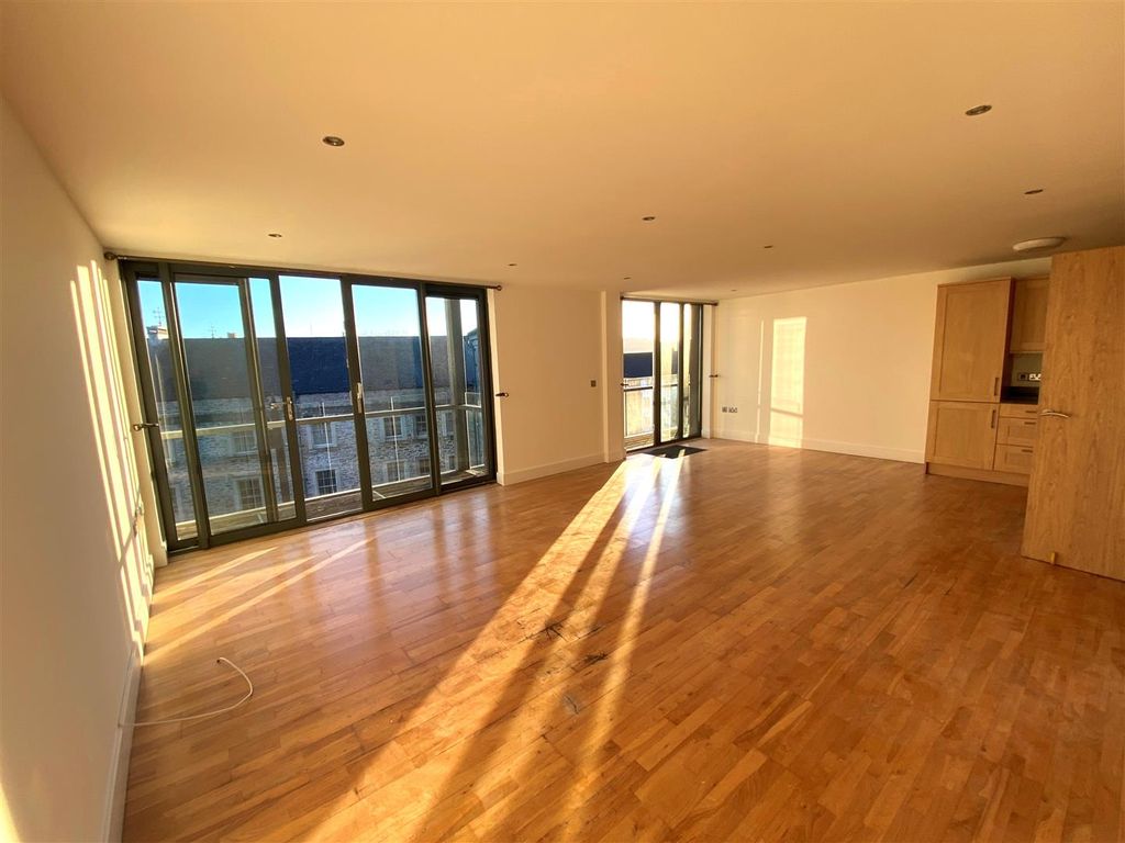 Property photo 3 of 9 Lounge1.Jpg