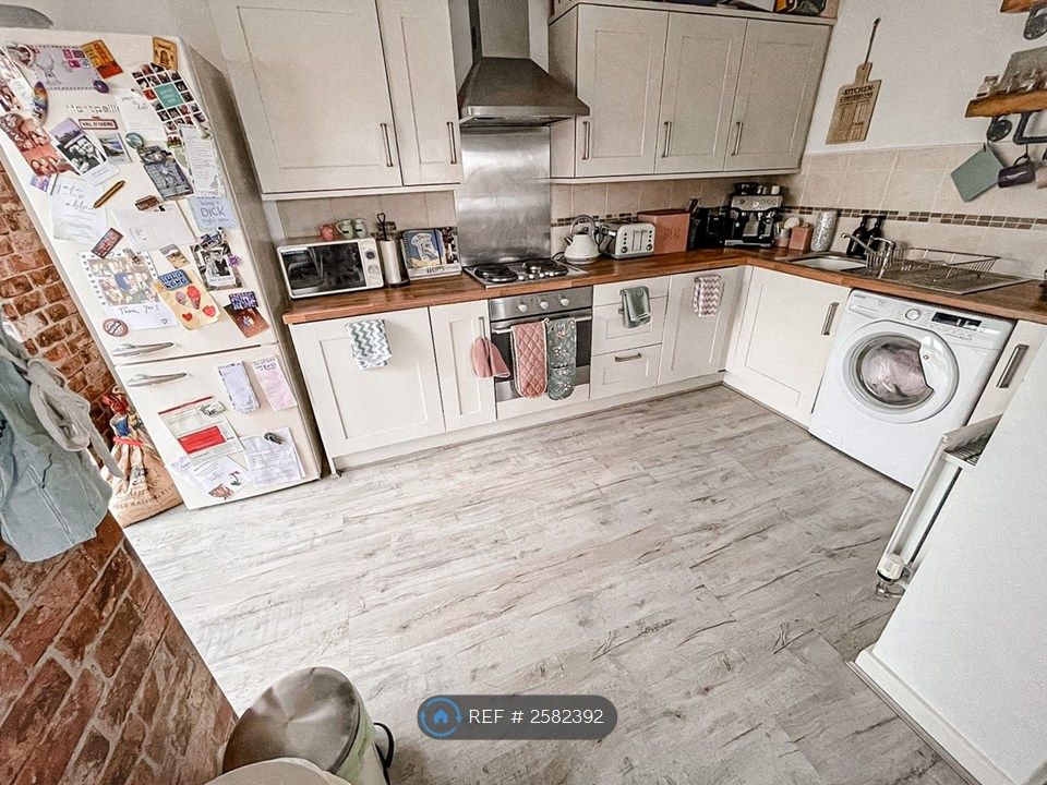 Property photo 2 of 29 Kitchen