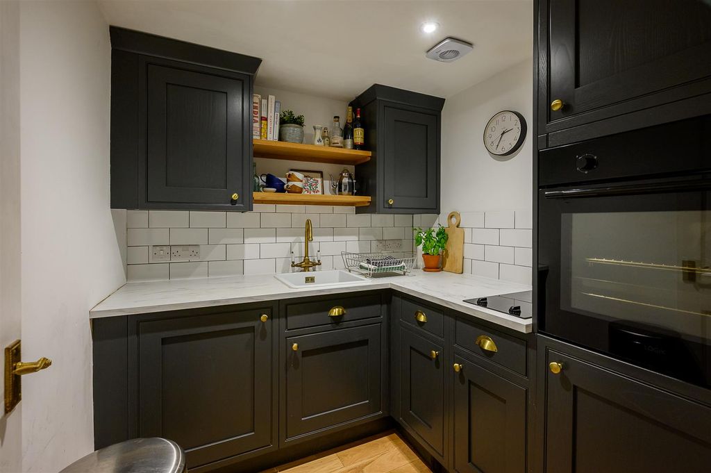 Property photo 2 of 15 43 Tanner Row-9.Jpg