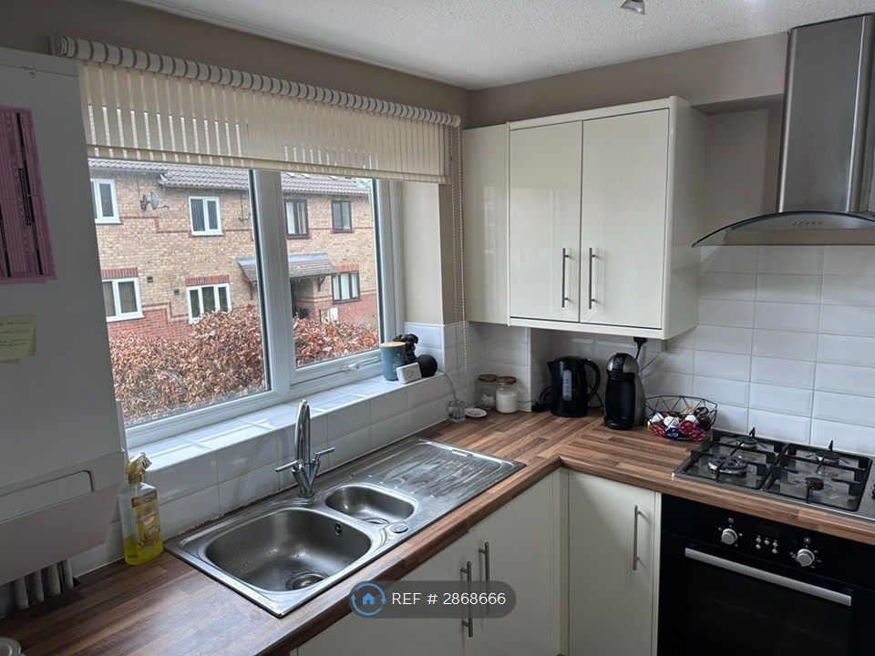 Property photo 3 of 15 Kitchen
