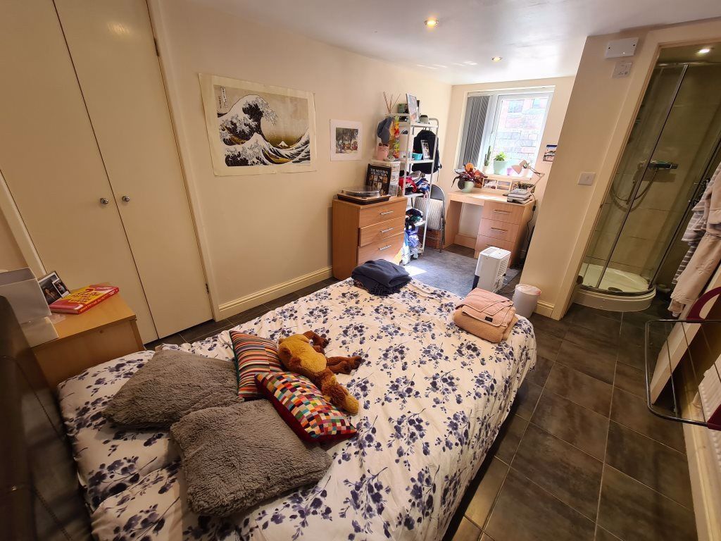 Property photo 2 of 28 A Cozy Master Bedroom Featuring A Comfortable Doub...